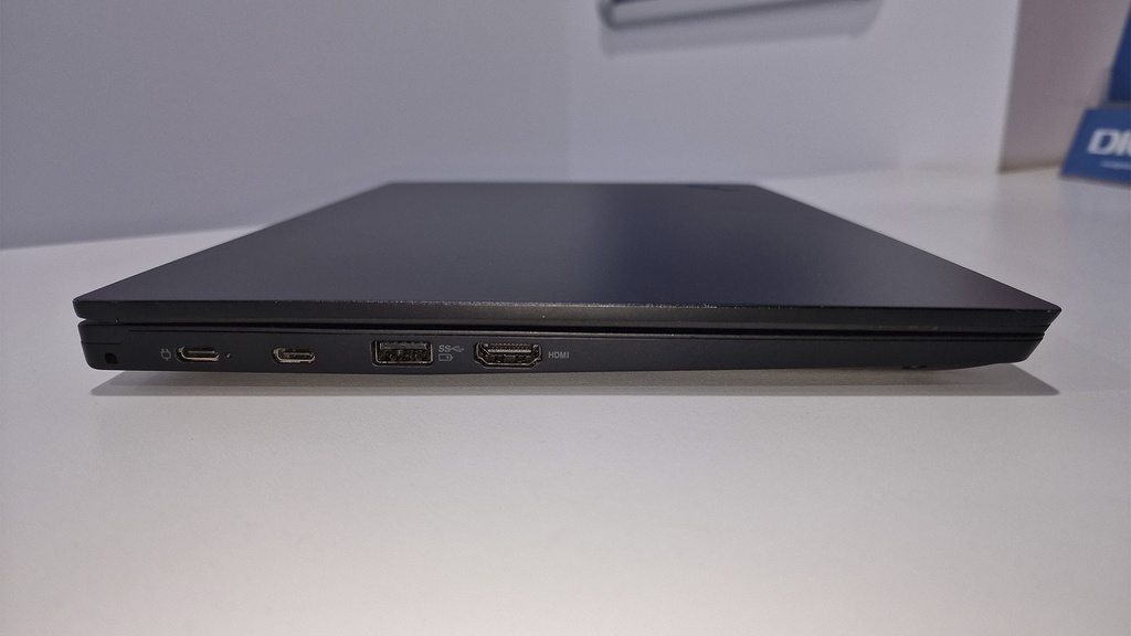Lenovo Thinkpad L390 lateral izquierdo