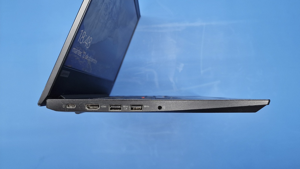 Lenovo Thinkpad E480 14 lateral izquierdo